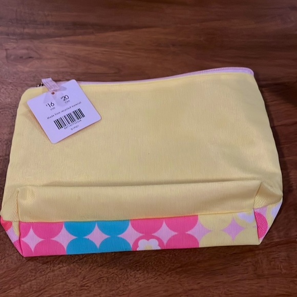 Beautiful cosmetics case. NWT/NWOB.  Made of recycled material. - Picture 2 of 4